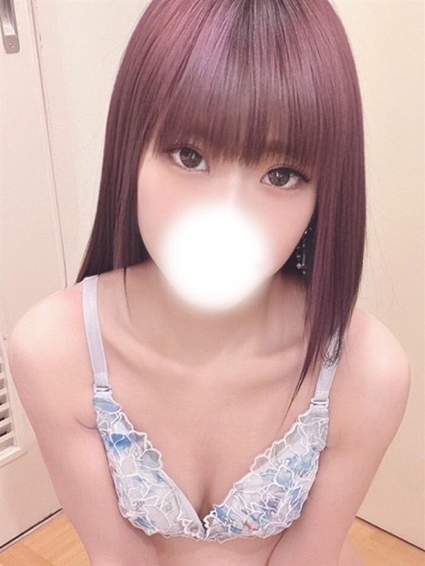 ゆきな(26歳、B:83、W:.56、H:86)
