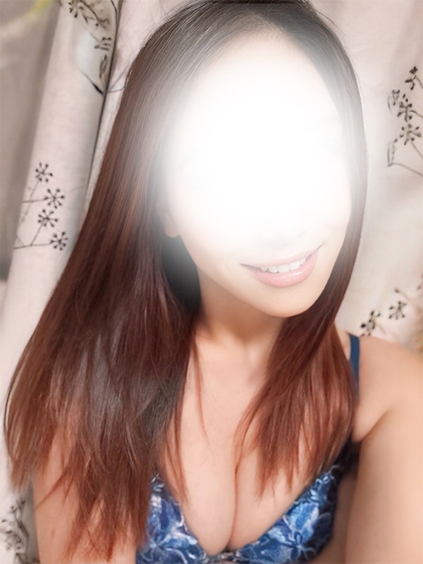 すず※色香漂う淫乱女の魅惑(25歳、B:85、W:.57、H:84)